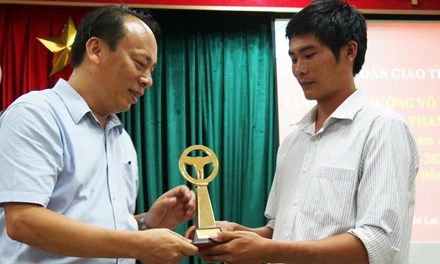Chủ tịch nước tặng Huân chương Dũng cảm cho tài xế Phan Văn Bắc - Ảnh 1.