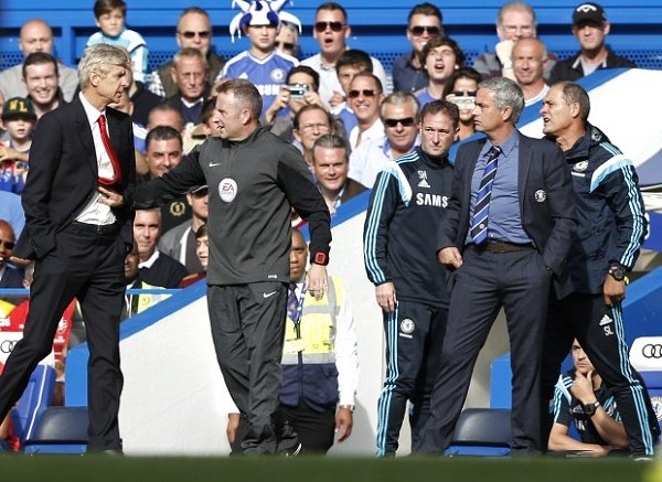 Mourinho đòi đ&acirc;́m vỡ mặt HLV Wenger - Ảnh 1.