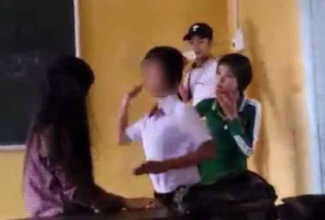 Xôn xao clip cô gái bị đánh ghen, lột đồ ở Phố Nối - Hưng Yên - Ảnh 3.