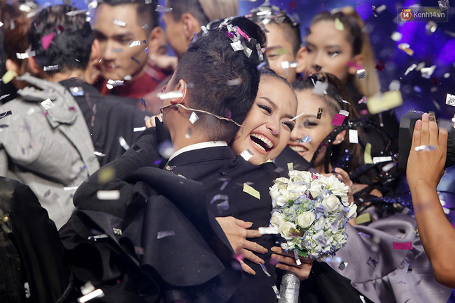 Qu&aacute;n qu&acirc;n Vietnams Next Top Model, Vietnam Idol, Sasuke thi nhau lộ diện trong tuần qua - Ảnh 2.