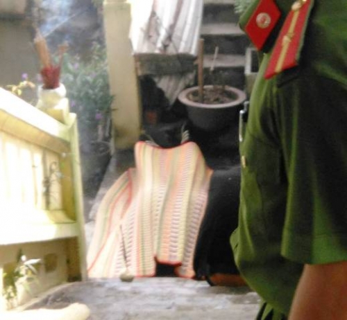 Mẹ khóc vật vã trước thi thể con trai sau 2 ngày mất tích - Ảnh 2.