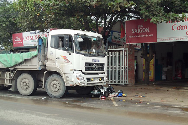  Đối đầu trực diện hung thần, đ&ocirc;i nam nữ tử vong thương t&acirc;m  - Ảnh 1.