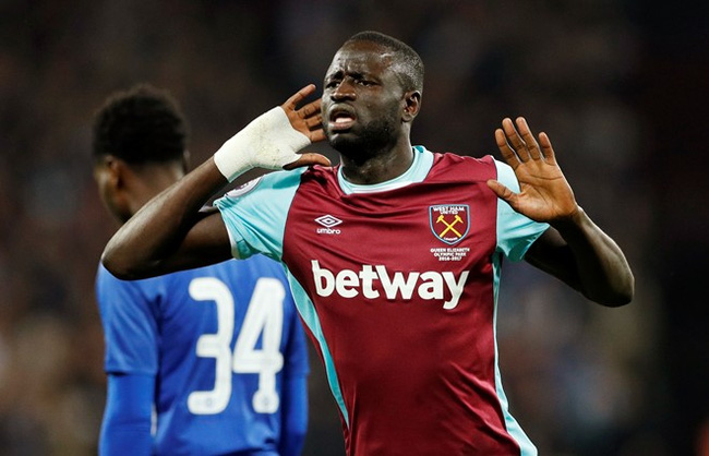 West Ham xem xét cấm vĩnh viễn các CĐV làm loạn ở trận đấu với Chelsea - Ảnh 2.