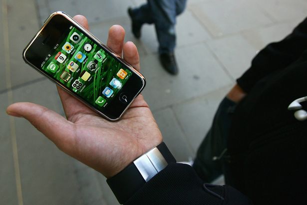 Nhiều người vẫn đang d&ugrave;ng iPhone đời đầu v&agrave; đ&acirc;y l&agrave; những g&igrave; họ n&oacute;i về n&oacute; - Ảnh 3.