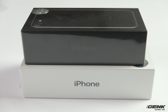 Mở hộp iPhone 7 và 7 Plus chính hãng FPT đầu tiên tại Việt Nam: Có màu Jet Black, giá từ 18,2 triệu đồng - Ảnh 2.