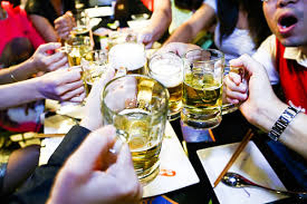 Tết này dân Sài Gòn có thể uống tới 40 triệu lít bia - Ảnh 1.