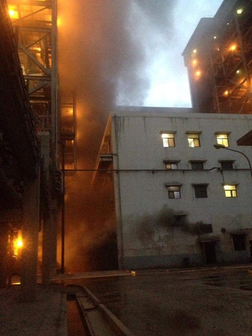 Cháy lớn tại nhà máy nhiệt điện Cẩm Phả - Ảnh 1.