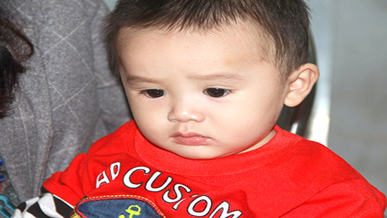 Hà Tĩnh: Bé trai 10 tháng tuổi bị bỏ rơi trong thùng xốp - Ảnh 1.