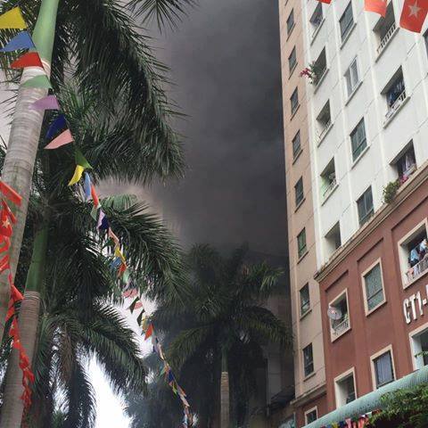 Hà Nội: Cháy tại khu đô thị Xa La, khói đen bốc cao hàng chục mét - Ảnh 3.