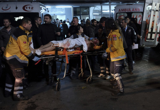 Thổ Nhĩ Kỳ: Đánh bom kép ngoài sân vận động, 29 người chết - Ảnh 1.