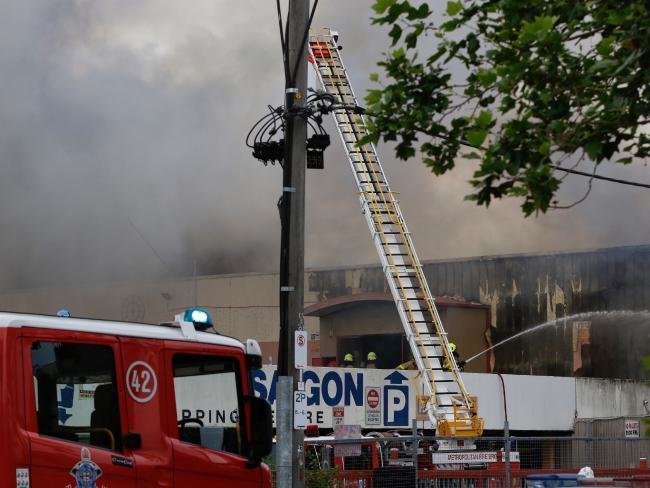 Cháy chợ người Việt ở Footscray, tây Melbourne, Úc - Ảnh 3.