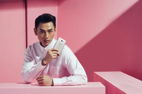 Ho&agrave;ng tử Isaac ch&agrave;o gi&aacute;ng sinh bằng bộ h&igrave;nh ngọt ng&agrave;o cực hấp dẫn - Ảnh 2.