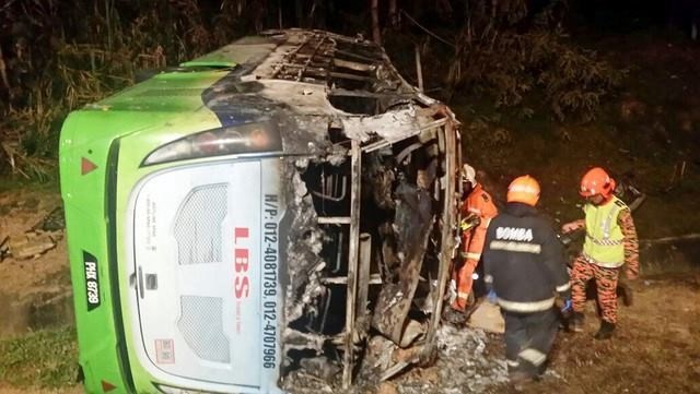 Tai nạn xe buýt thảm khốc ở Malaysia khiến 30 người thương vong - Ảnh 1.