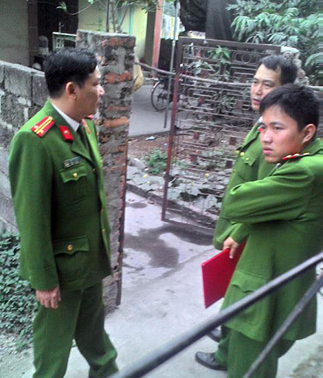 Kinh ho&agrave;ng ph&aacute;t hiện x&aacute;c chết đang ph&acirc;n hủy tr&ecirc;n m&aacute;i nh&agrave;  - Ảnh 2.