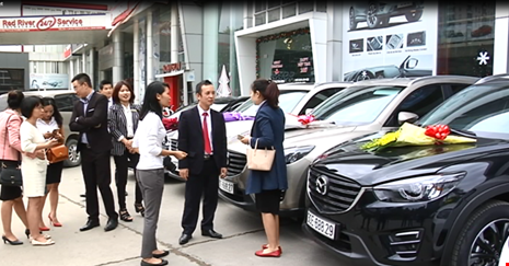 Thưởng tết nhân viên 8 ô tô, trị giá hơn 8 tỉ đồng - Ảnh 2.