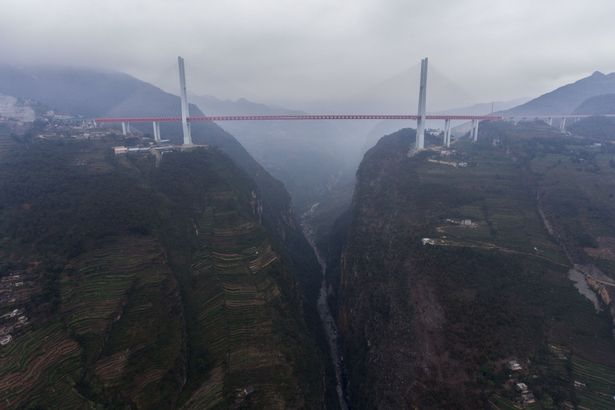 Nếu sợ độ cao, tốt nhất bạn đừng nên thử đi qua cây cầu cao nhất thế giới ở Trung Quốc này! - Ảnh 6.