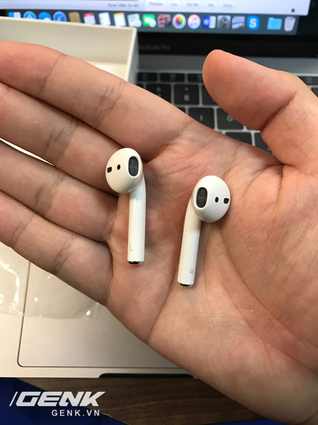 Trên tay AirPods, tai nghe không dây nhiều tai tiếng của Apple vừa xuất hiện tại Việt Nam - Ảnh 11.