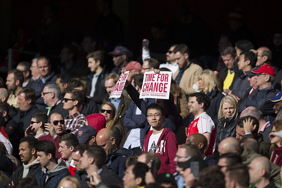 CĐV Arsenal biểu tình chưa từng có đòi đuổi HLV Wenger - Ảnh 12.