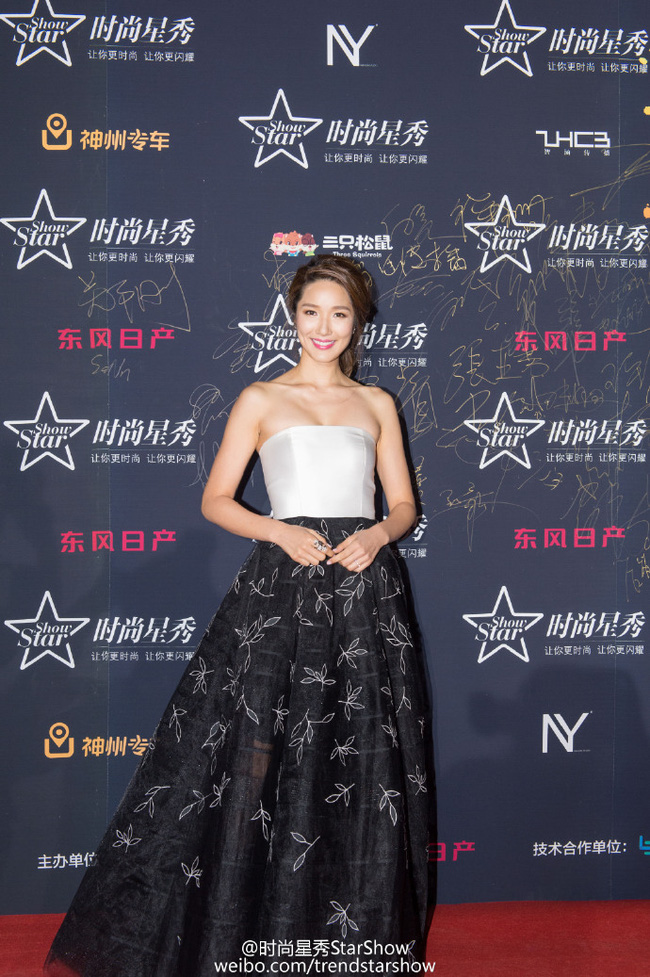 Trần Kiều Ân đọ sắc cùng dàn mỹ nhân, Hoa hậu Hồng Kông suýt vồ ếch trên thảm đỏ - Ảnh 15.