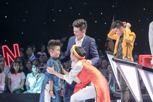 The Voice Kids: Noo Phước Thịnh - Đông Nhi liên tục chặt chém, quyết không nhường nhau để giành thí sinh - Ảnh 22.