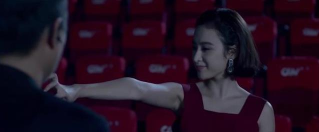 Vệ Sĩ của Chi Pu v&agrave; Angela Phương Trinh: Giống nhau đến ngỡ ng&agrave;ng? - Ảnh 12.