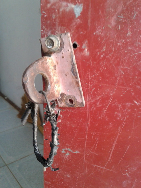 Trộm cạy cửa một hơi 5 phòng trọ quét sạch tài sản - Ảnh 2.