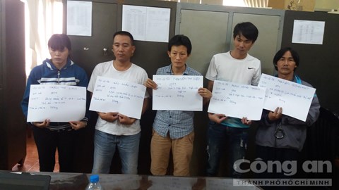 Ph&aacute; đường d&acirc;y dụ dỗ c&ocirc;ng nh&acirc;n ngh&egrave;o trộm h&agrave;ng ng&agrave;n đ&ocirc;i gi&agrave;y Nike - Ảnh 2.