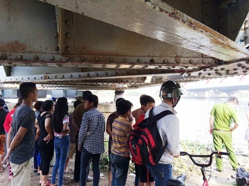 Ph&aacute;t hiện thi thể người phụ nữ nổi tr&ecirc;n s&ocirc;ng S&agrave;i G&ograve;n - Ảnh 3.