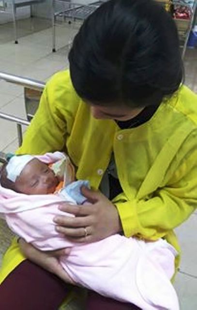 Được sưởi than, bé 36 ngày tuổi ngừng hô hấp, tuần hoàn - Ảnh 2.