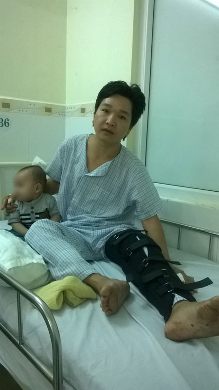 Côn đồ truy sát cả gia đình, chém cả bé gái 3 tuổi - Ảnh 2.