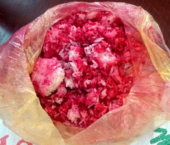 B&agrave; Rịa - Vũng T&agrave;u xuất hiện gạo nấu th&agrave;nh cơm đỏ, hồng - Ảnh 2.
