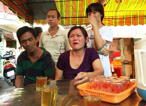 Nam thanh ni&ecirc;n mua ve chai bị nh&oacute;m người lạ đ&aacute;nh tử vong - Ảnh 2.