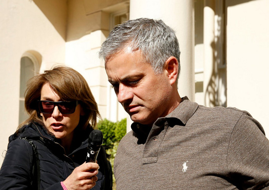 Mourinho chưa đến M.U vì vướng bản quyền hình ảnh - Ảnh 2.