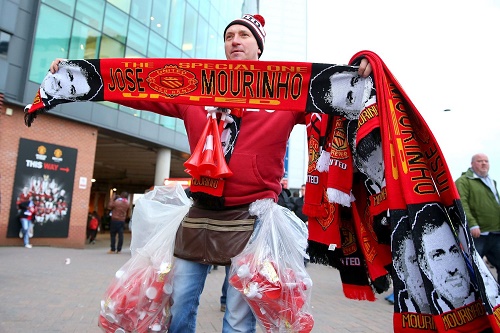 Mourinho vừa đến, MU ch&aacute;y v&eacute; m&ugrave;a giải mới - Ảnh 1.