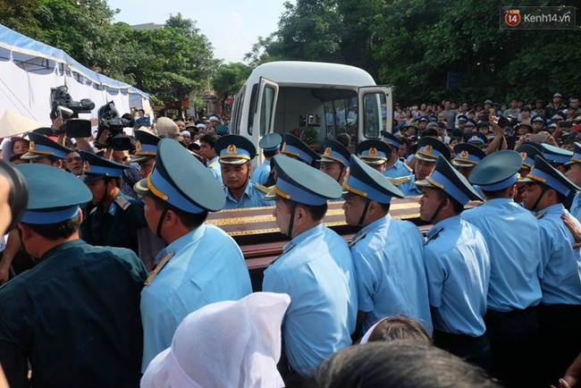 Người th&acirc;n kh&oacute;c ngất trước linh cữu Đại t&aacute; Trần Quang Khải - Ảnh 15.