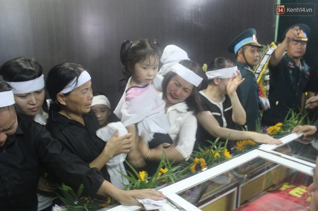 Người th&acirc;n kh&oacute;c ngất trước linh cữu Đại t&aacute; Trần Quang Khải - Ảnh 21.