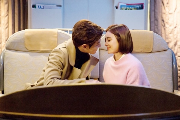 Fan khóc nấc khi xem clip Chanyeol (EXO) khóa môi nồng nhiệt Viên San San - Ảnh 2.