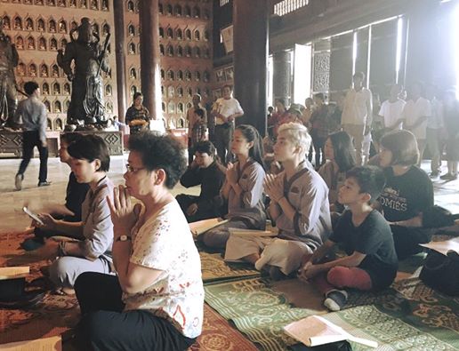 Sơn Tùng M-TP lên chùa cầu bình an và tưởng nhớ cố nhạc sĩ An Thuyên - Ảnh 3. Sơn Tùng M-TP lên chùa cầu bình an và tưởng nhớ cố nhạc sĩ An Thuyên - Ảnh 3.