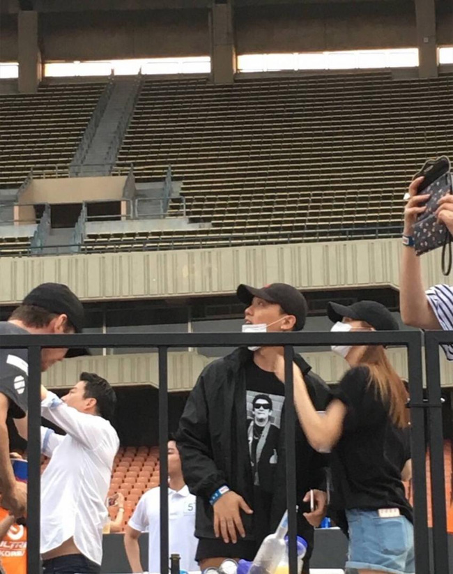 Em họ Yuri (SNSD) lộ ảnh giường chiếu v&agrave; x&aacute;c nhận hẹn h&ograve; với nh&agrave; sản xuất của Show me the money - Ảnh 5.