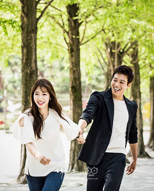 Đo độ đẹp đôi của cặp thầy trò Doctors và đôi đũa lệch trong Uncontrollably Fond - Ảnh 2.