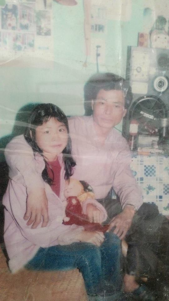 C&acirc;u chuyện ph&iacute;a sau bức ảnh bố tr&ocirc;ng con ngủ trong kỳ thi ĐH 2012 - Ảnh 2.