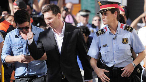 Dính tù tội, Messi có thể hoãn cưới - Ảnh 2.