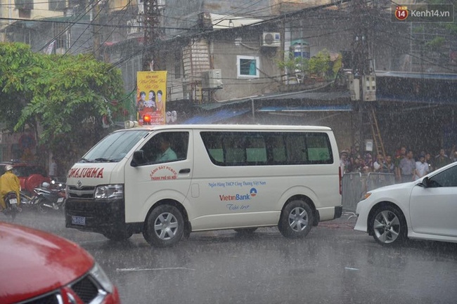 Hà Nội: Sập nhà 4 tầng giữa phố Cửa Bắc, 2 người tử vong - Ảnh 39.