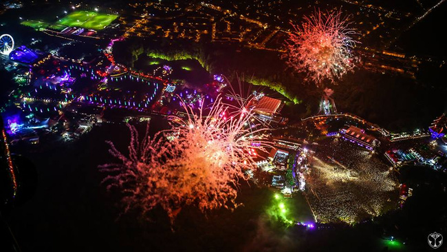 Không cần đi Tomorrowland 2016, bạn có thể thưởng thức trọn 3 ngày lễ hội qua clip aftermovie này! - Ảnh 4.