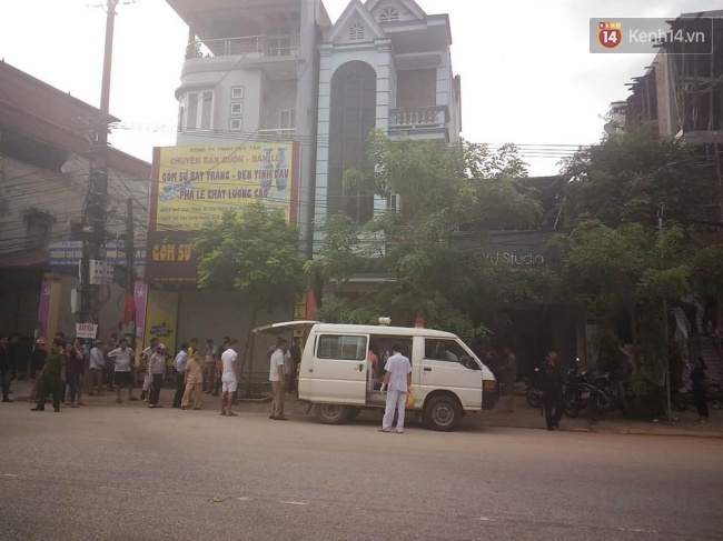 Người d&acirc;n khu phố b&agrave;ng ho&agrave;ng trước c&aacute;i chết của 2 l&atilde;nh đạo tỉnh Y&ecirc;n B&aacute;i - Ảnh 3.
