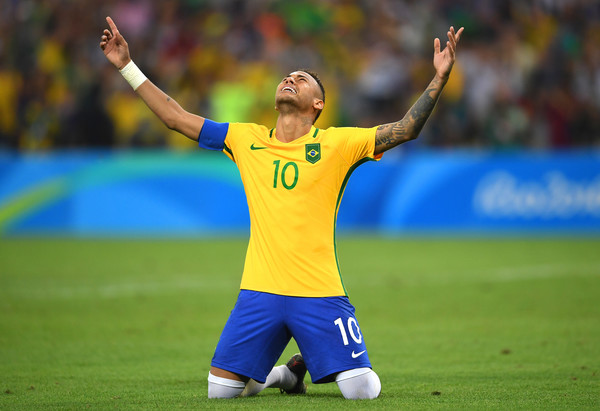 Neymar, bỏ chức vị để thoả... say t&igrave;nh - Ảnh 1.