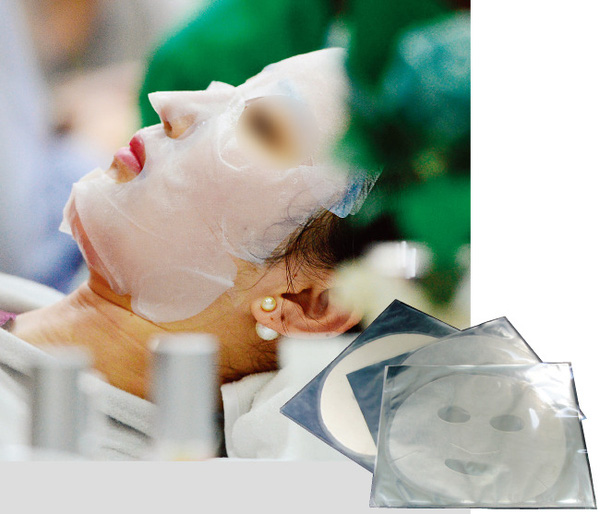 Hàn Quốc: Cận cảnh quy trình làm mặt nạ dưỡng da bẩn khiến nhiều người rùng mình - Ảnh 2. Hàn Quốc: Cận cảnh quy trình làm mặt nạ dưỡng da bẩn khiến nhiều người rùng mình - Ảnh 2.