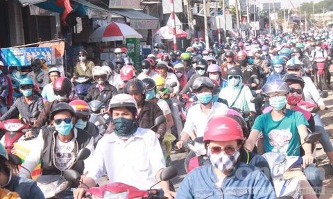 Ng&atilde; tư Vũng T&agrave;u kẹt cứng người đổ đi chơi lễ - Ảnh 2.
