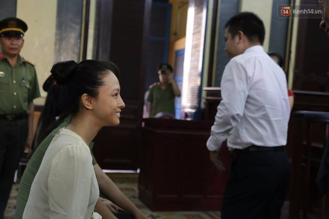 X&eacute;t xử hoa hậu Phương Nga lừa 16,5 tỷ của đại gia: Bị c&aacute;o khẳng định m&igrave;nh bị oan - Ảnh 4.