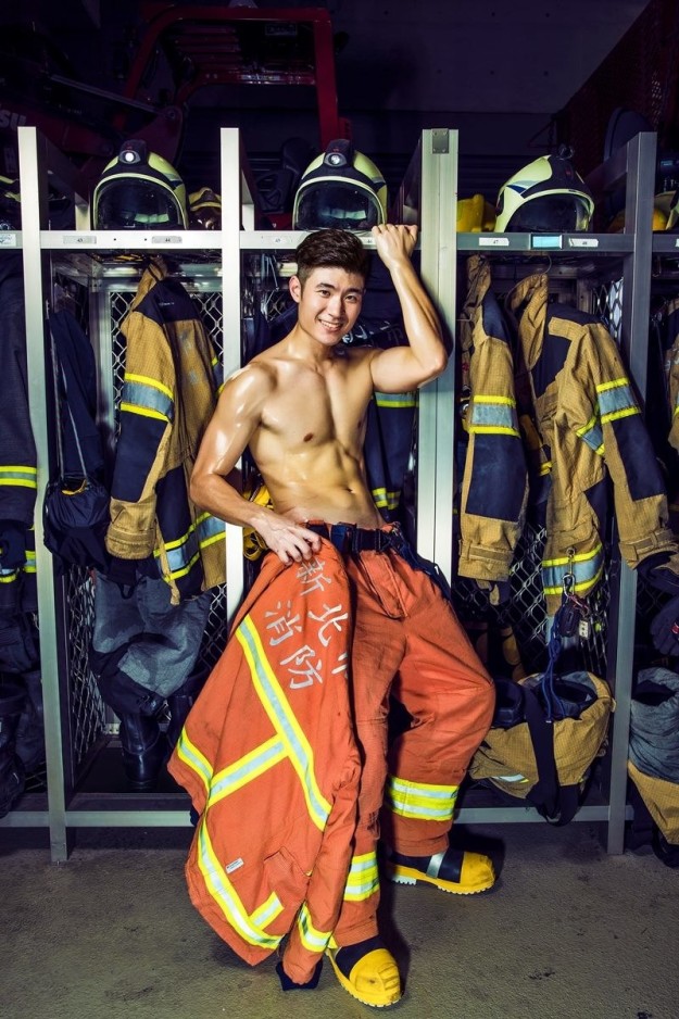 Bỏng mắt với dàn lính cứu hỏa Đài Loan nóng bỏng đến từng centimet - Ảnh 5.
